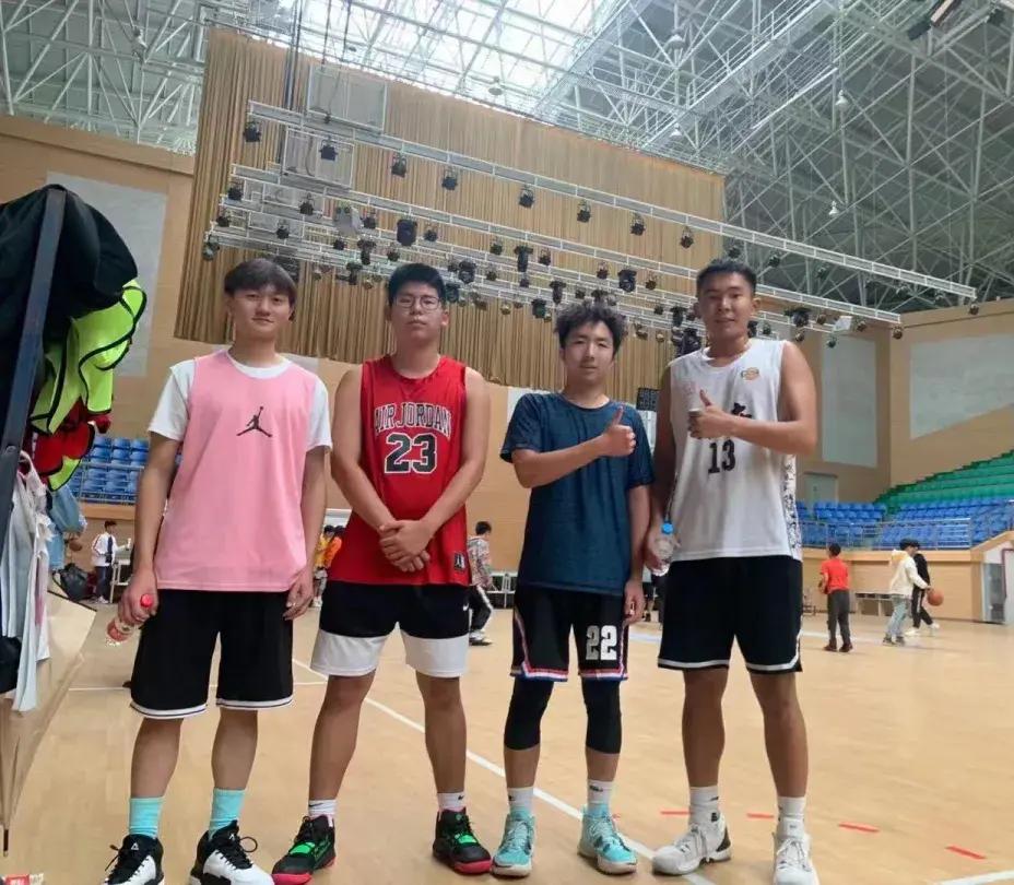 篮球比赛照片.png 篮球比赛照片.png