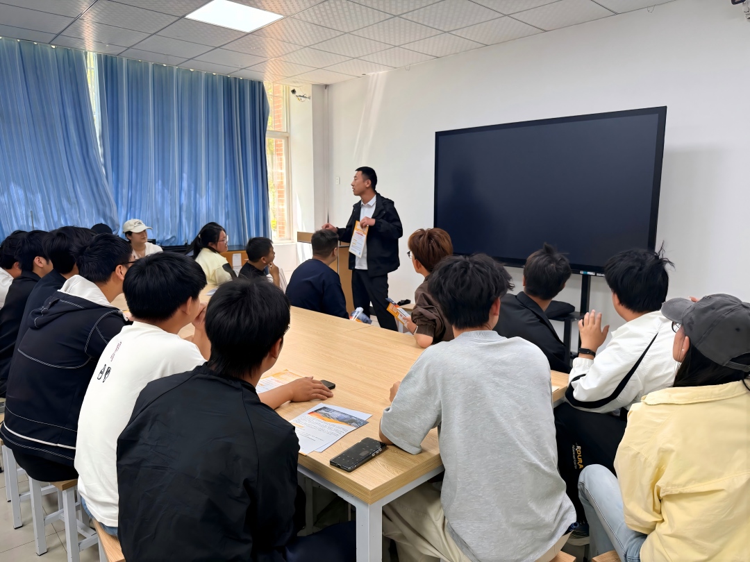 图三 企业宣讲二.jpg