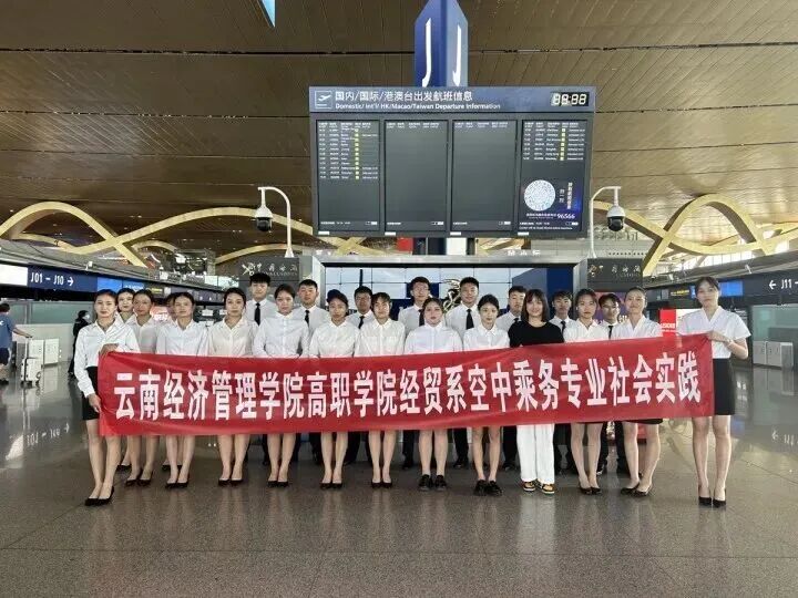 青春榜样说 | 全国两会,财经商贸学院学子在现场! 第 16 张 青春榜样说 | 全国两会,财经商贸学院学子在现场! 第 16 张