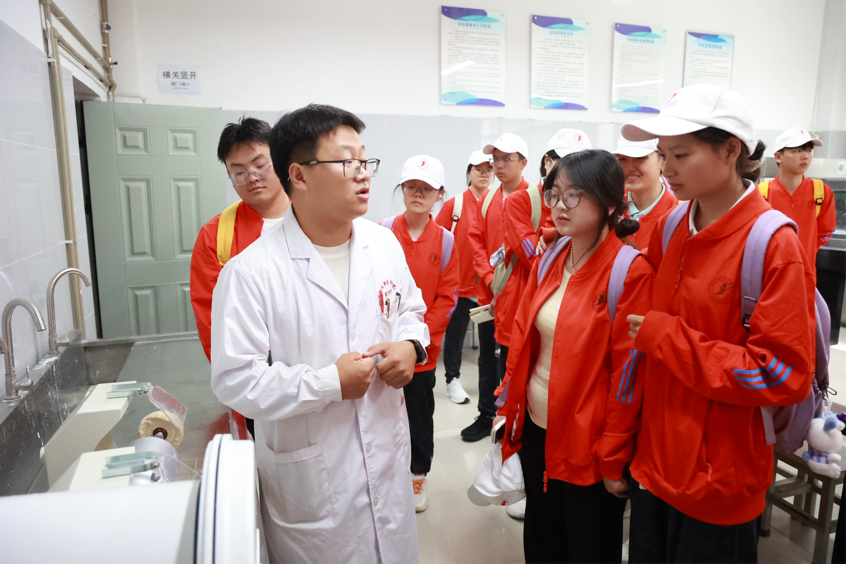微信图片_2026-10-08_113444_302.png 初识医路,筑梦启航|医学院开展2026级新生入学专业教育 第 11 张