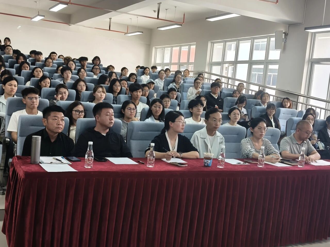 微信图片_2026-10-08_175146_718.jpg 云南经济管理学院医学院举办2026年国家奖学金、省政府奖学金现场答辩会 第 1 张