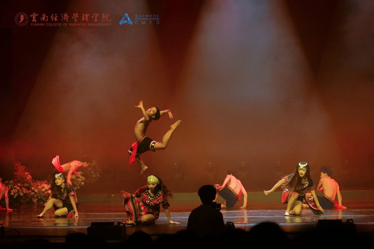 图片38.png 万象映界 艺彩绽放——云南经济管理学院艺术与传媒学院2026“万象·映界”展演今日绽放,双馆共赏艺术盛宴 第 37 张