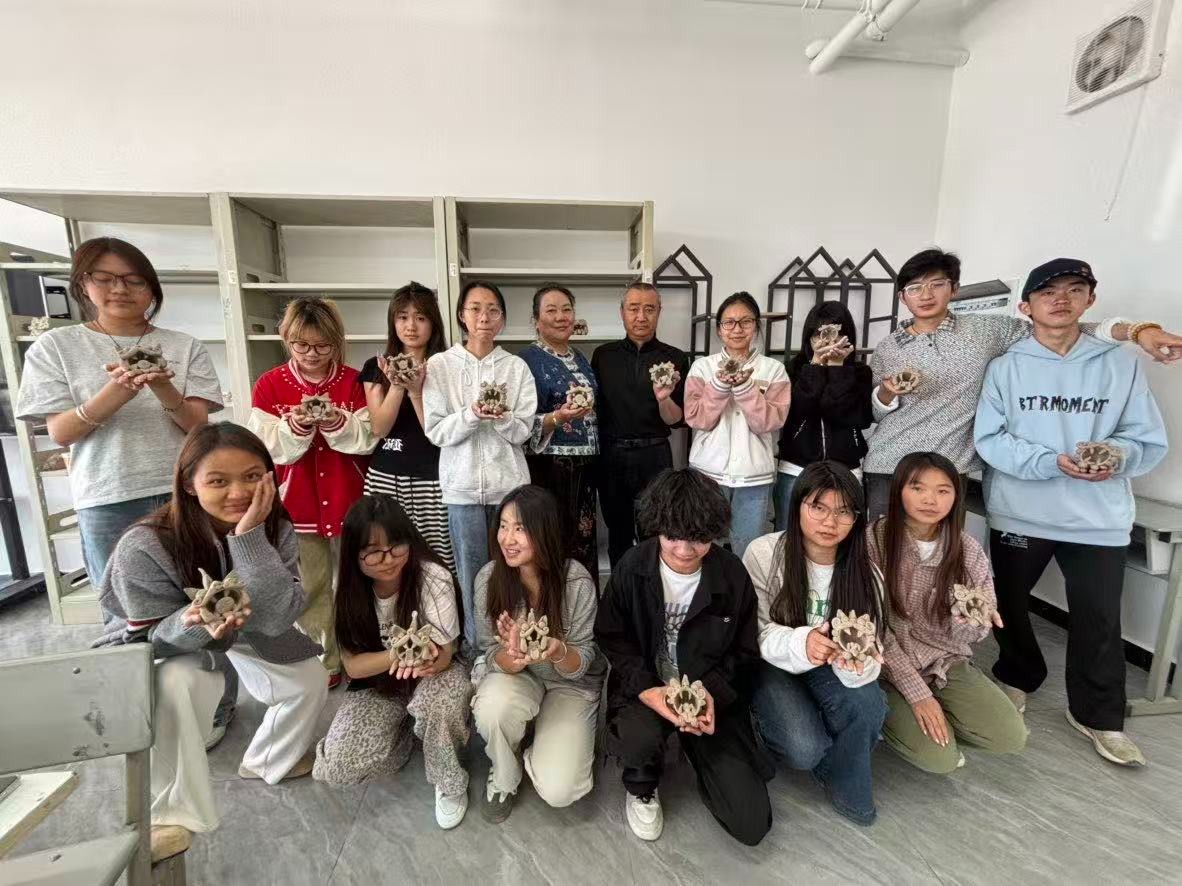 屋檐上的守望 —— 工艺美术瓦猫非遗手作课程 第 1 张 屋檐上的守望 —— 工艺美术瓦猫非遗手作课程 第 1 张